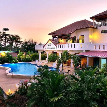Bua Daeng Homestay Resort Kumphawapi Exterior foto