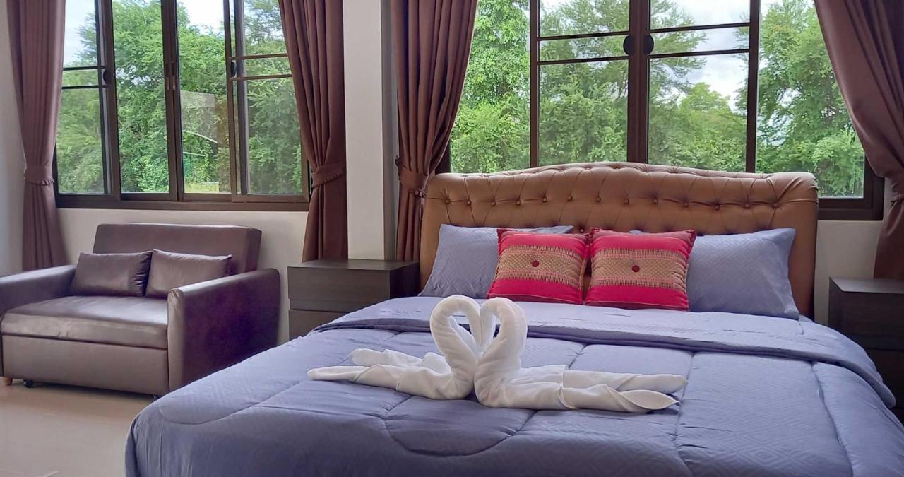Bua Daeng Homestay Resort Kumphawapi Exterior foto
