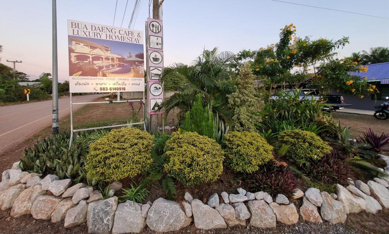 Bua Daeng Homestay Resort Kumphawapi Exterior foto
