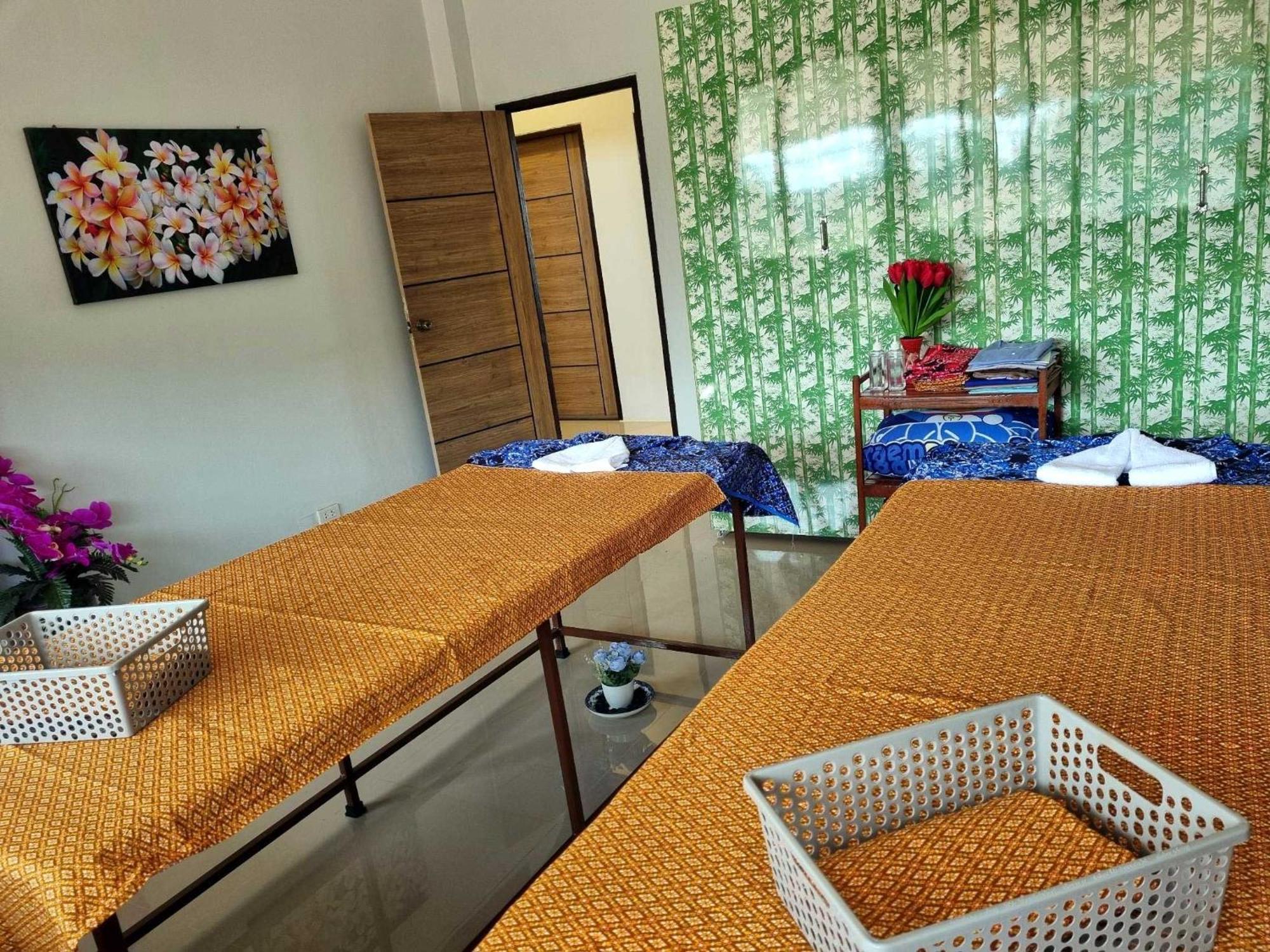 Bua Daeng Homestay Resort Kumphawapi Exterior foto