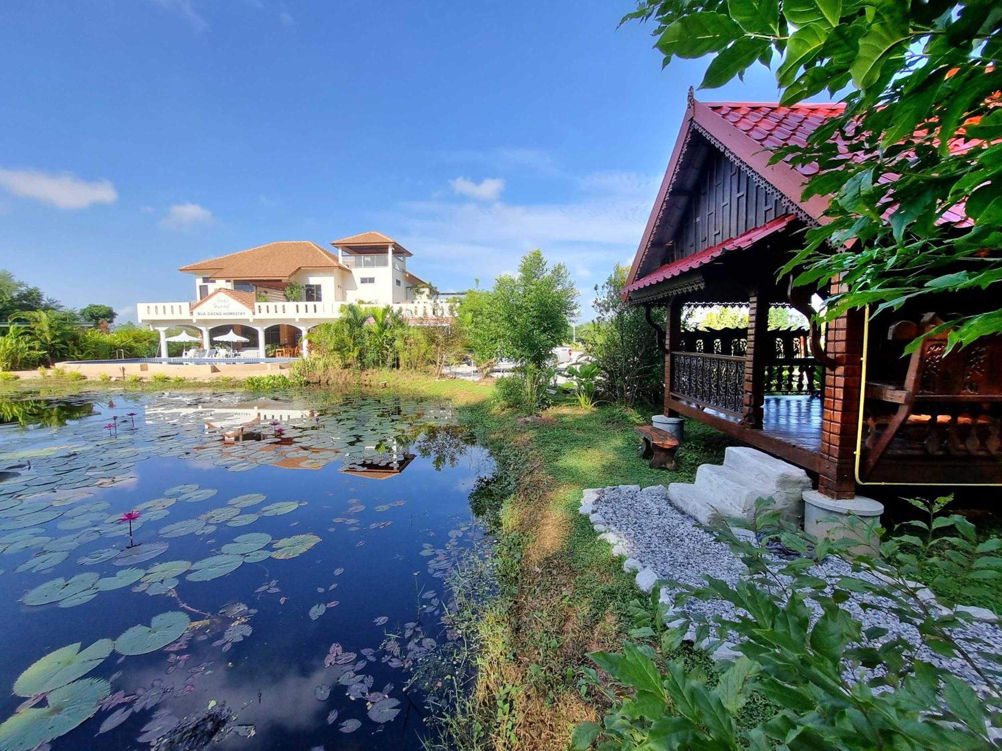Bua Daeng Homestay Resort Kumphawapi Exterior foto