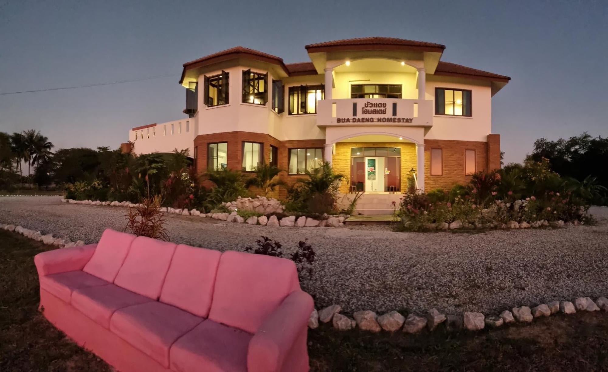 Bua Daeng Homestay Resort Kumphawapi Exterior foto