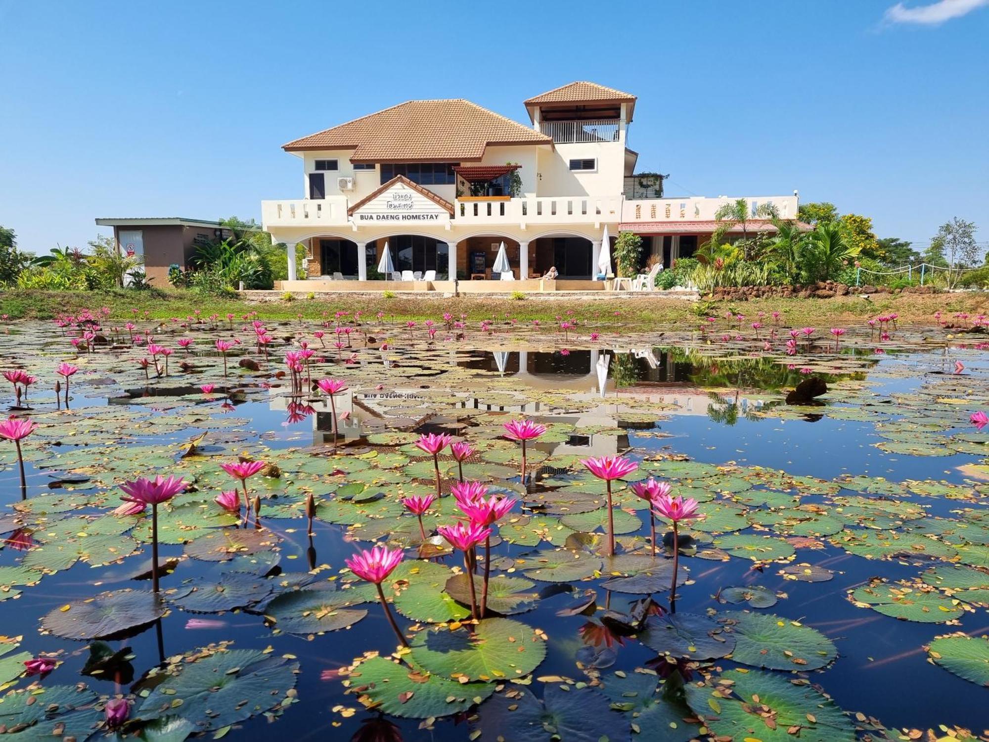 Bua Daeng Homestay Resort Kumphawapi Exterior foto